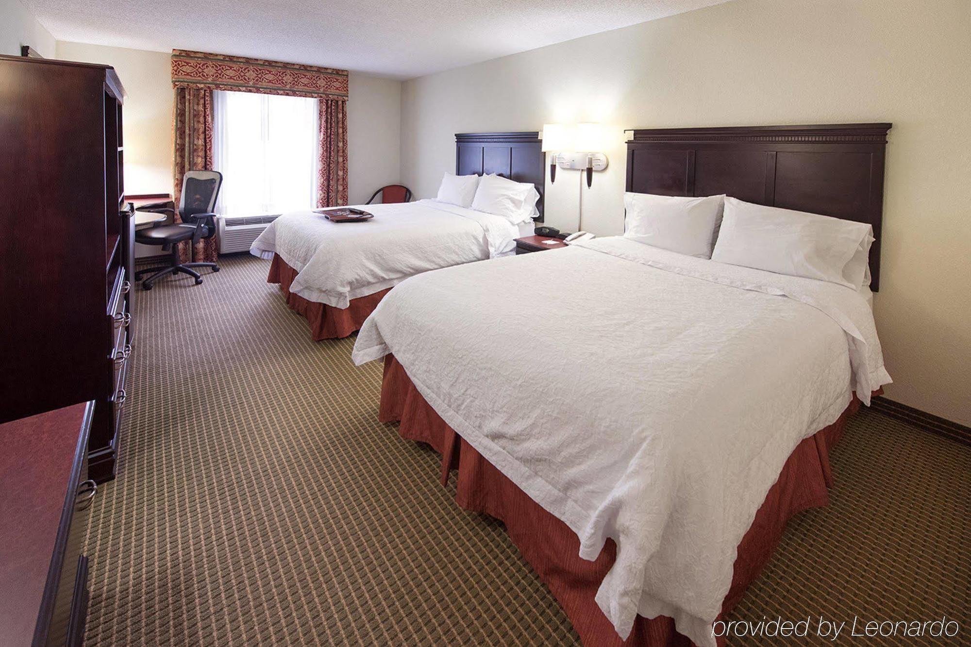 Hampton Inn Fayetteville Bagian luar foto